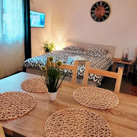 Studio Apartman Buteo ยาสเตรบาร์สโก ภายนอก รูปภาพ