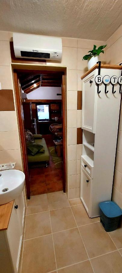 Studio Apartman Buteo ยาสเตรบาร์สโก ภายนอก รูปภาพ